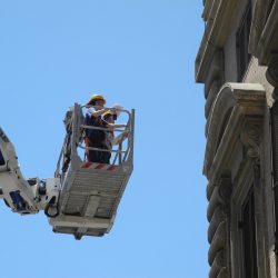 Ispezioni con cestello elevatore nelle fasi di rilievo