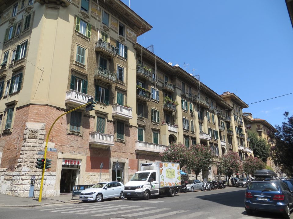 Facciata su Via Sebino